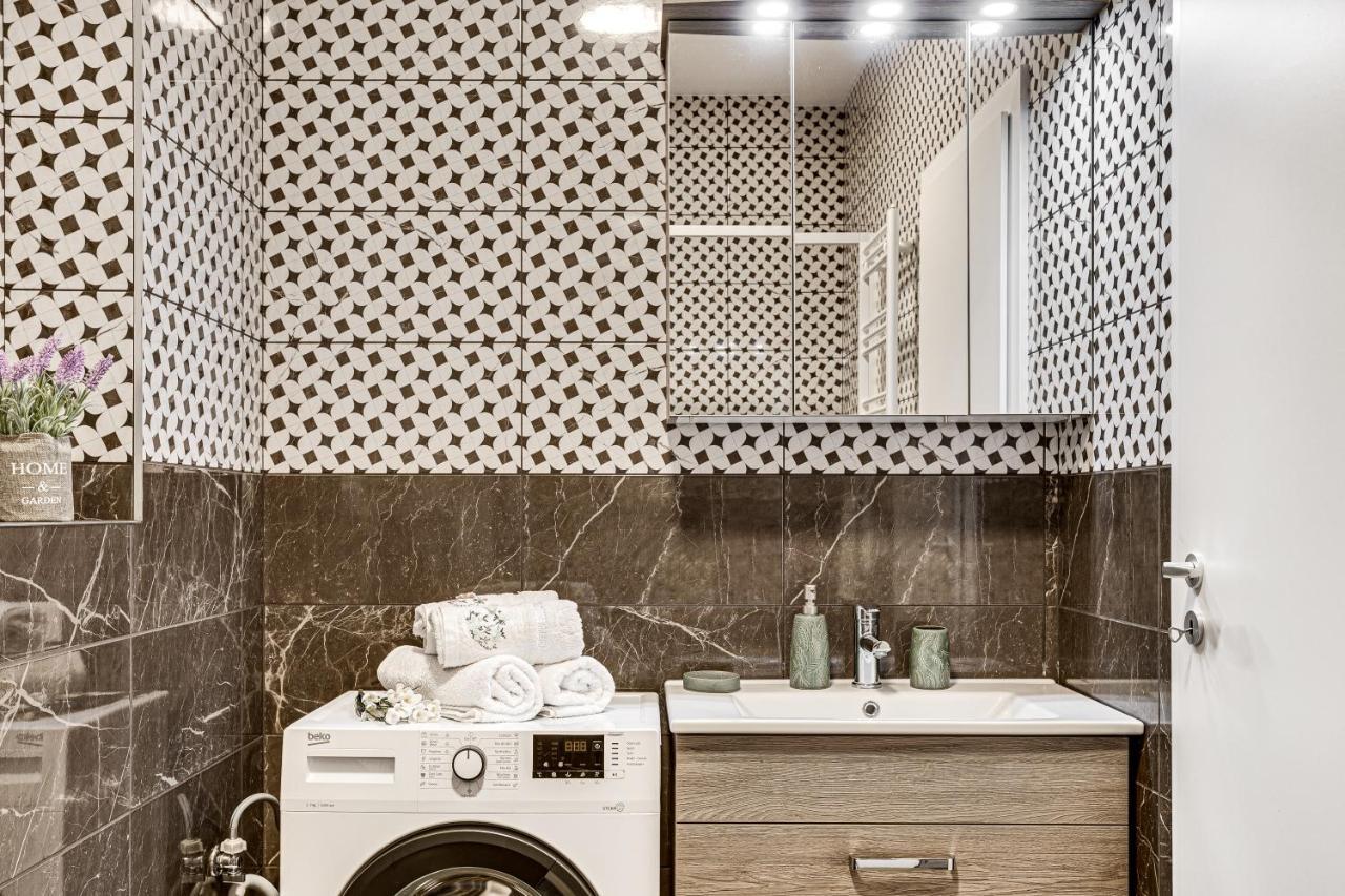 Ari Olive Apartment Near Atrium & Afi Mall Arad Bagian luar foto