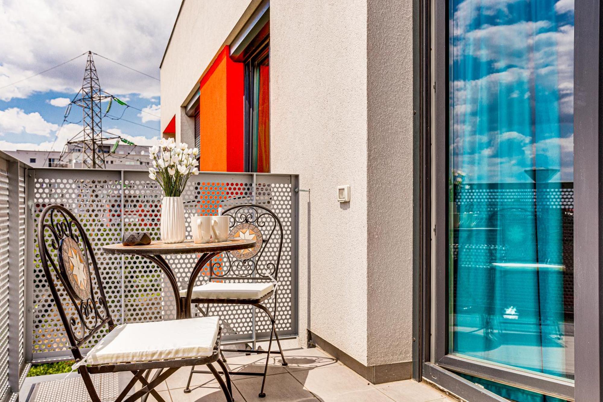 Ari Olive Apartment Near Atrium & Afi Mall Arad Bagian luar foto